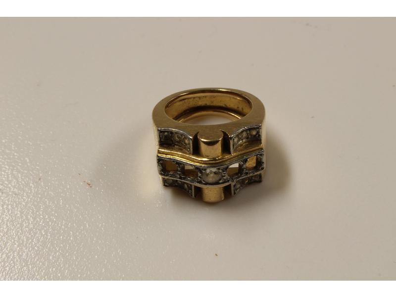BAGUE type Tank en or jaune (18K) sertie...