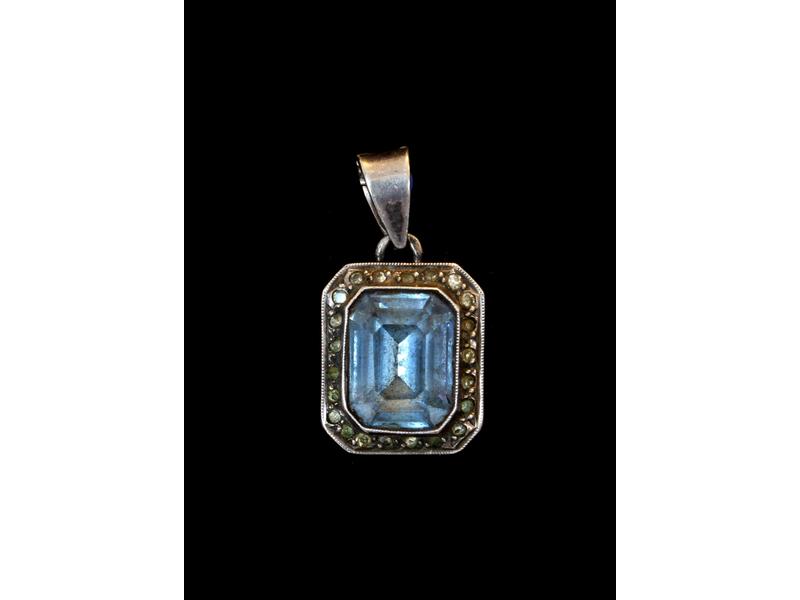PENDENTIF en argent rectangulaire à pans...