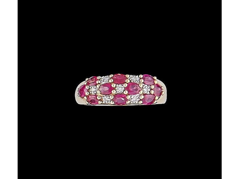 BAGUE jonc en or jaune (18K) sertie en damier...
