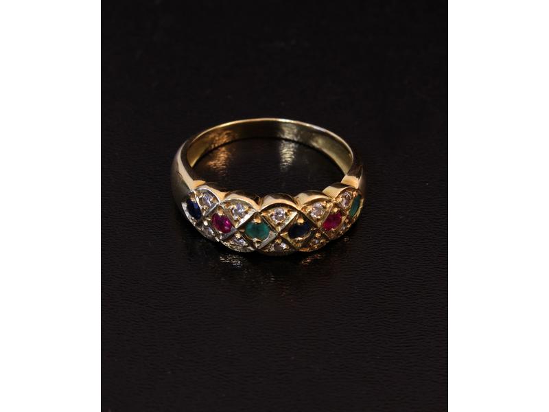 BAGUE jonc en or jaune (18K) sertie de pierres...