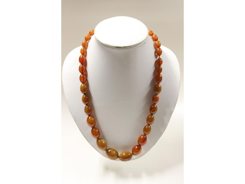 COLLIER formé de perles et disques en Jade...