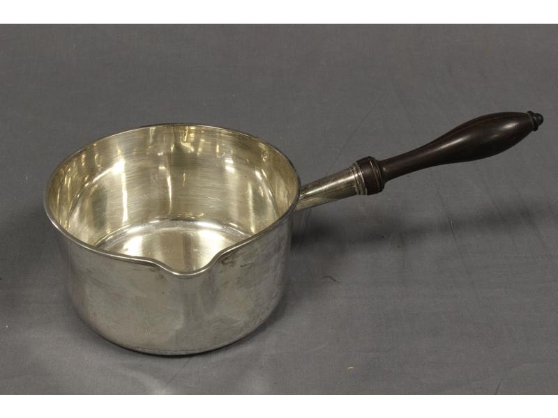 PETITE CASSEROLE à bec en argent à prise...