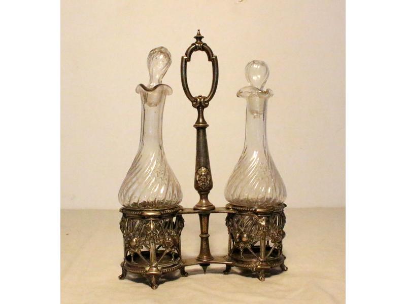 HUILIER-VINAIGRIER en argent (800) à décor...