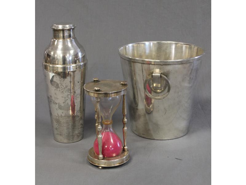 LOT EN METAL ARGENTE comprenant: