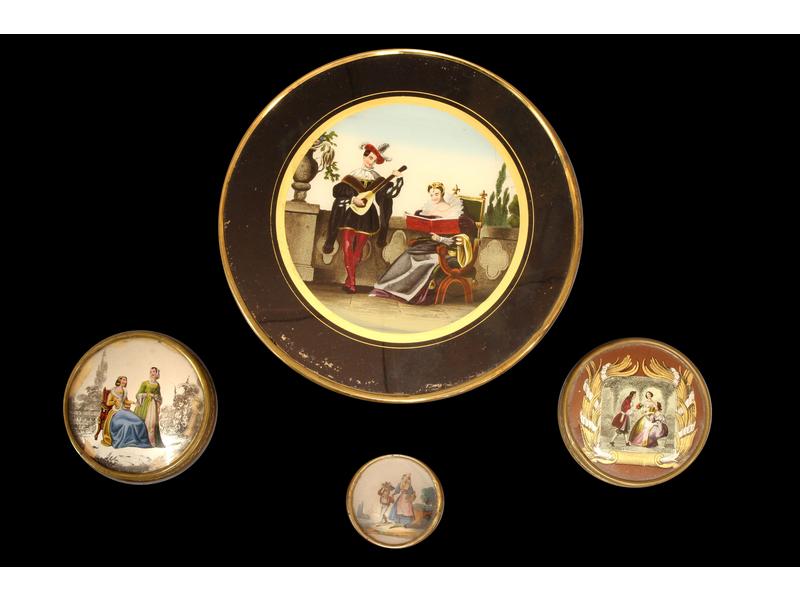 CINQ BOÎTES à pralines, à décor peint fixé...