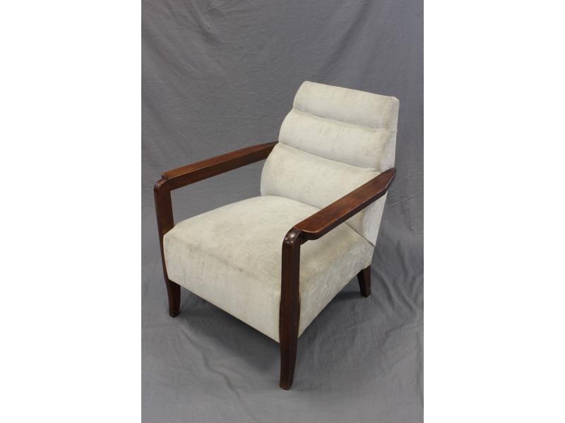 FAUTEUIL en hêtre façon acajou, à dossier...