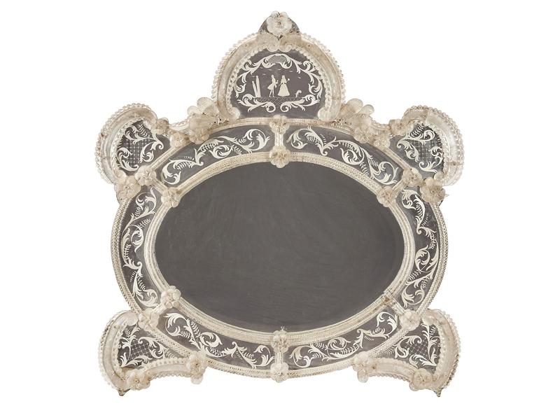 MIROIR ovale biseauté dans un cadre polylobé...