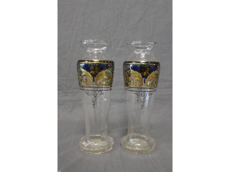 PAIRE DE VASES de forme balustre en verre...