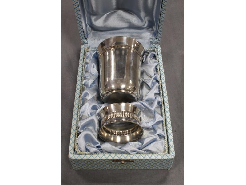 COFFRET DE NAISSANCE en métal argenté comprenant...