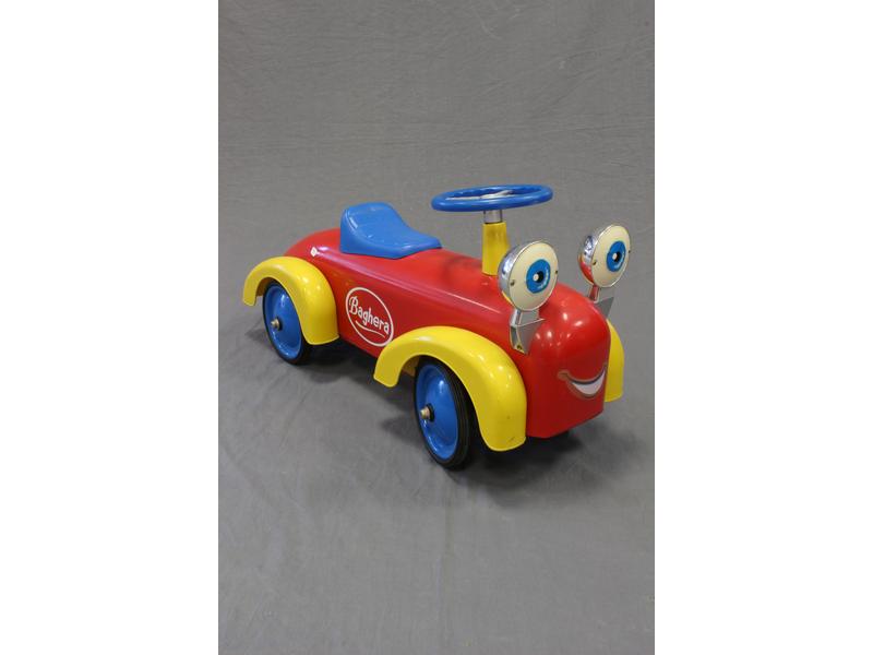 VOITURE BAGHERA rouge jaune et bleue.