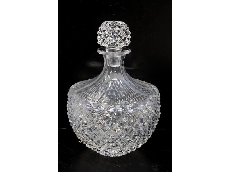 CARAFE en cristal taillée de forme balustre...