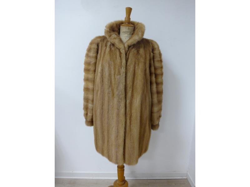 Maurice KOTLER, Paris : VESTE 3/4 en vison...