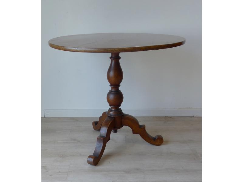 TABLE GUERIDON en noyer, piétement tripode,...