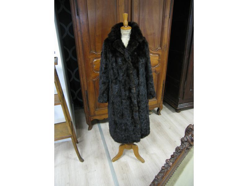 MANTEAU en vison dark, col parmenture et...