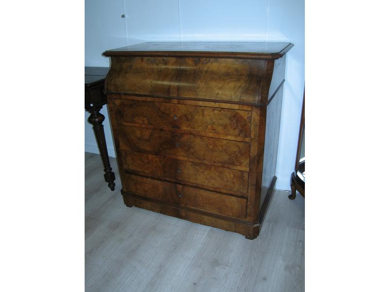 COIFFEUSE en placage de ronce de noyer ouvrant...