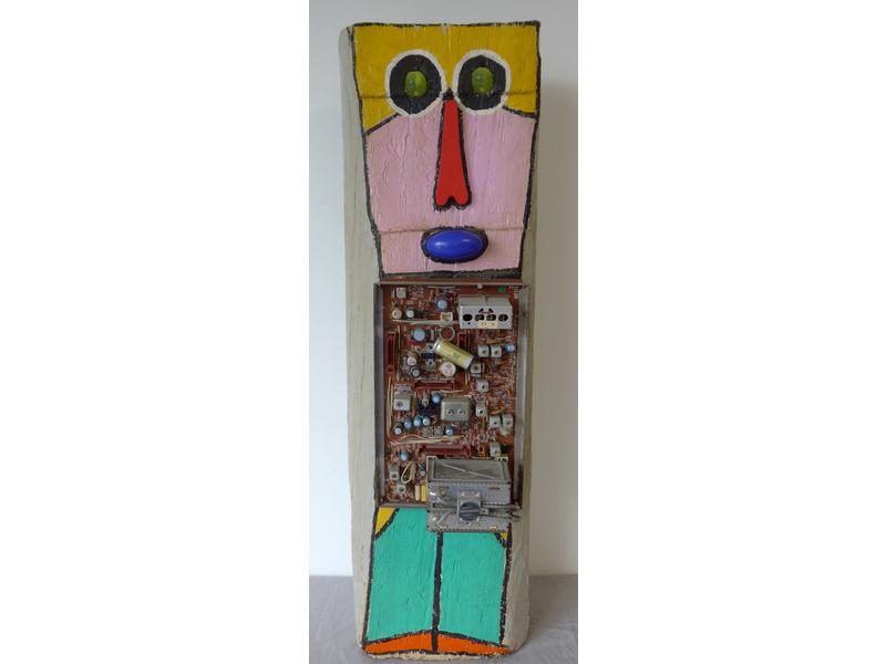 SCULPTURE TOTEM polychrome en bois. Moderniste....