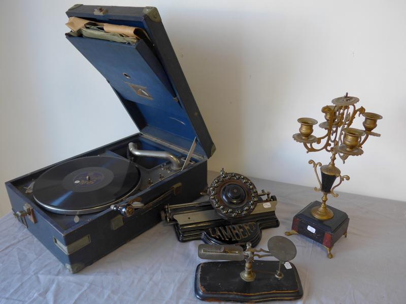 LOT : machine à écrire Lambert, phonographe...