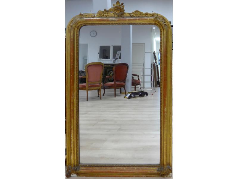 MIROIR de cheminée en bois doré, à décor...