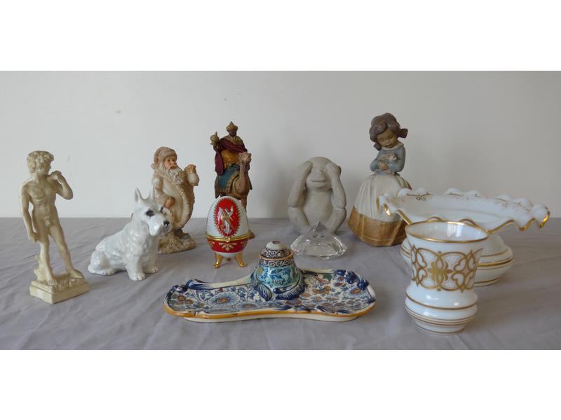 LOT DE BIBELOTS : Roi mage, père Noël, petite...