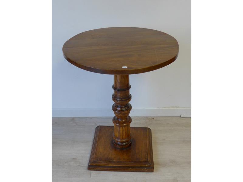 TABLE GUERIDON en chêne à fût balustre et...