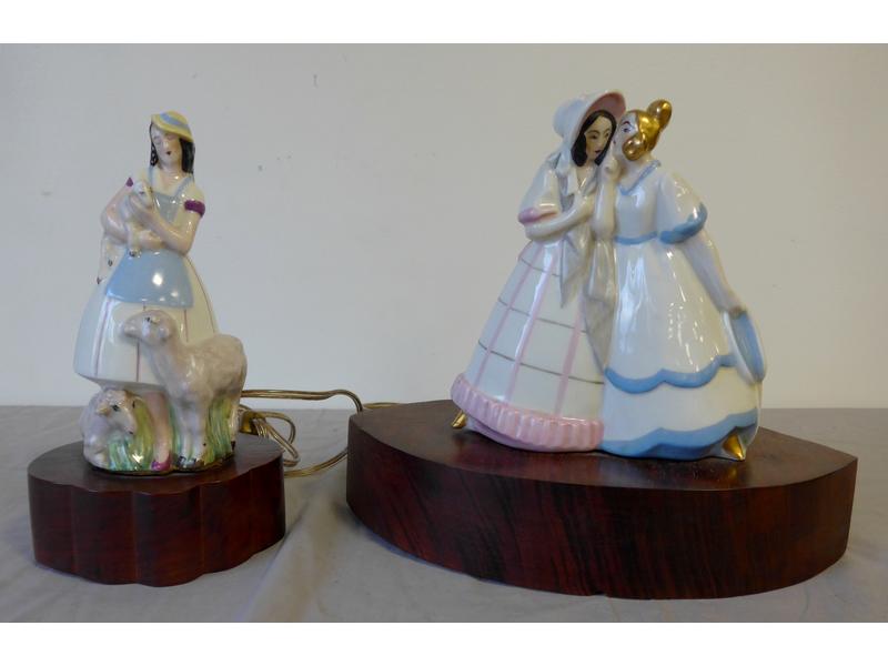 DEUX LAMPES en porcelaine années 30 sur une...