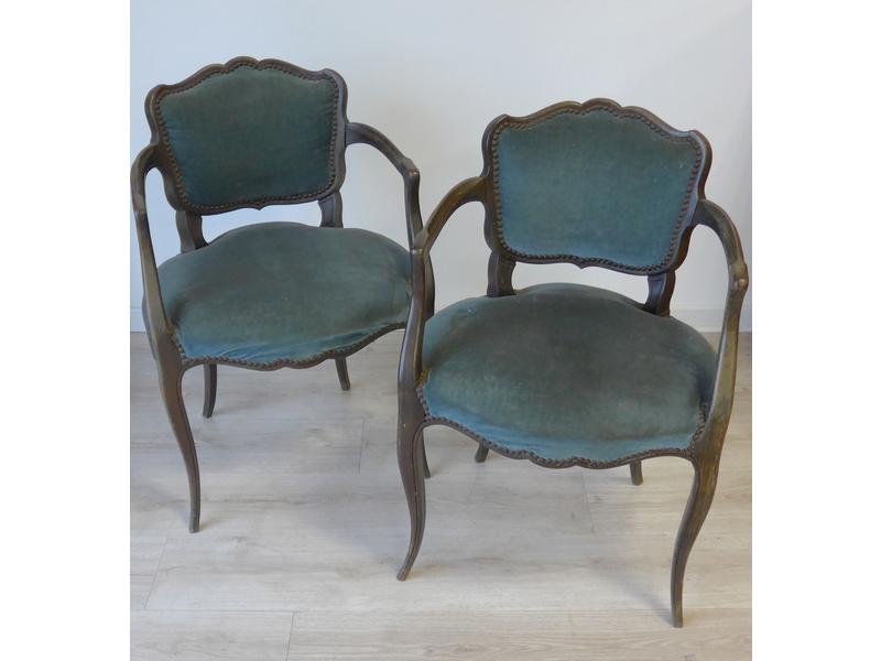 PAIRE DE FAUTEUILS cabriolet à dossiers bas...