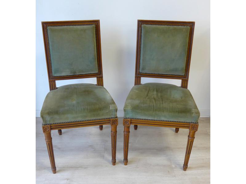 PAIRE DE CHAISES en hêtre à dossier droit...