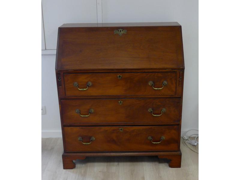 BUREAU DE PENTE en acajou et placage d'acajou,...