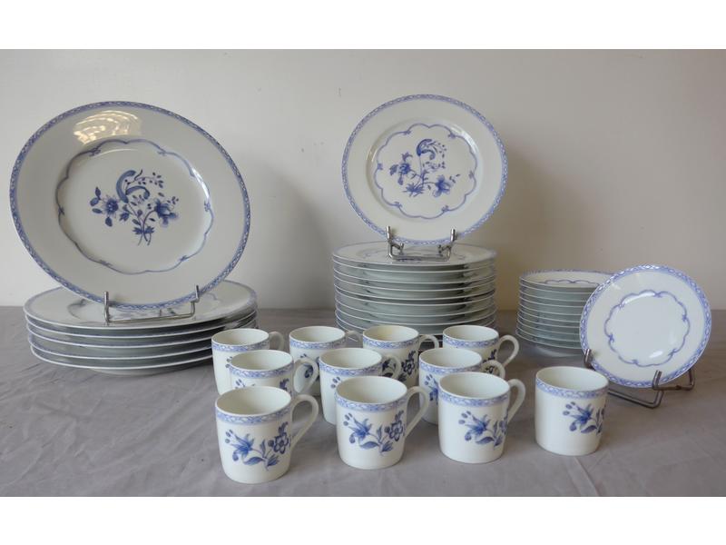 PARIS : PARTIE DE SERVICE A CAFE en porcelaine...