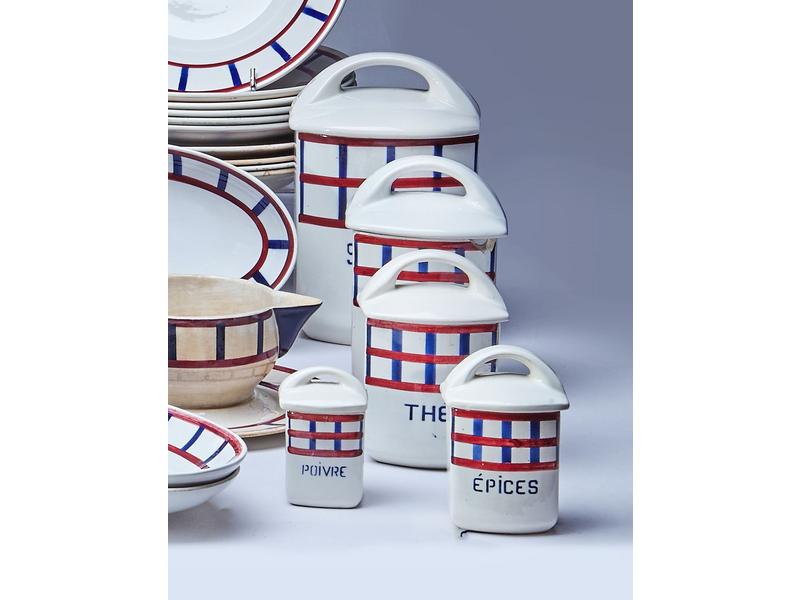 SUITE DE CINQ BOÎTES A EPICES couvertes en...
