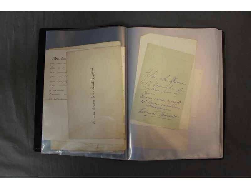 [AUTOGRAPHES] : Réunion de 19 LAS d'écrivains...