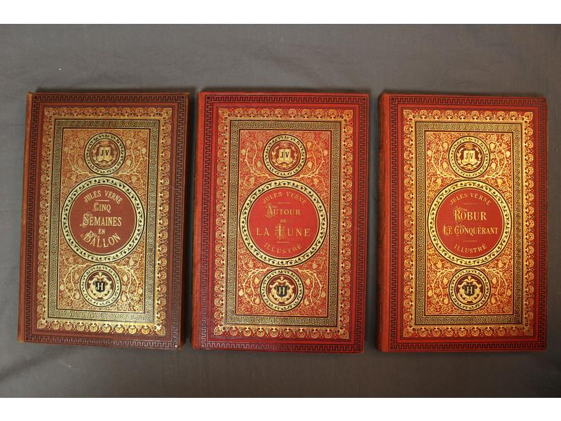 VERNE (J.): Trois volumes simples en cartonnage...