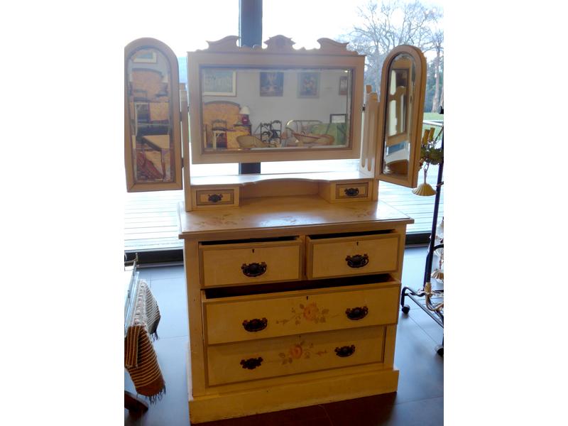 COIFFEUSE formant commode en bois laqué crème...