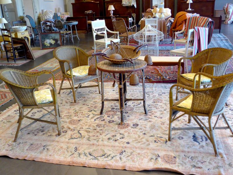 SALON en rotin comprenant : 4 fauteuils,...