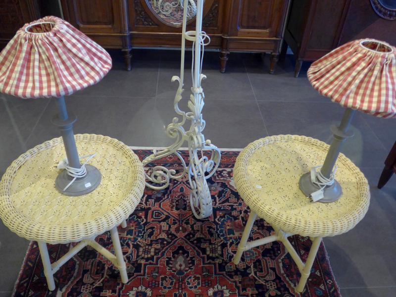 PAIRE DE CHEVETS cylindrique en rotin beige...
