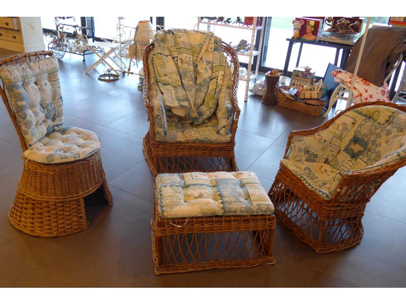 SALON en rotin tressé comprenant: chaise,...