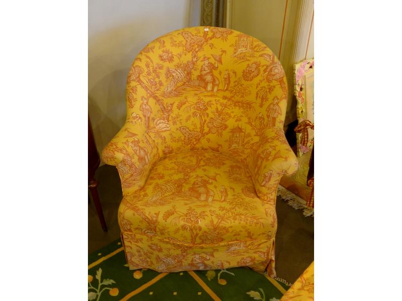 FAUTEUIL CRAPAUD en toile de Jouy jaune à...