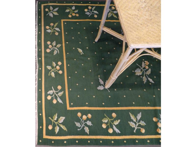 TROIS CARPETTES en laine à décor géométrique...