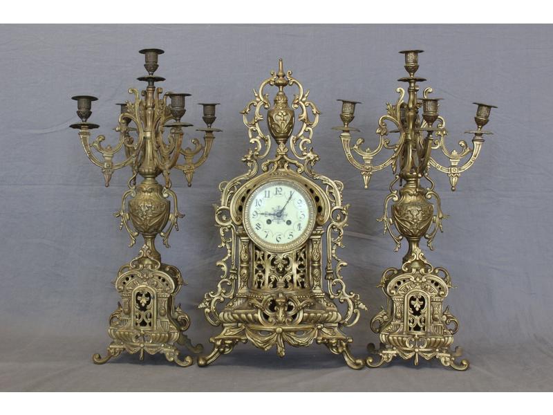 IMPORTANTE GARNITURE DE CHEMINEE en bronze...