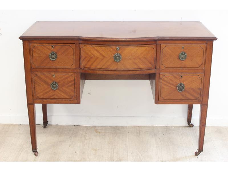 BUREAU à caisson en placage d'acajou à filets...