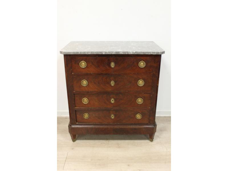 PETITE COMMODE rectangulaire en placage d'acajou...