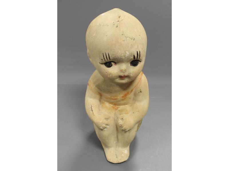 PETITE POUPEE en céramique polychrome.