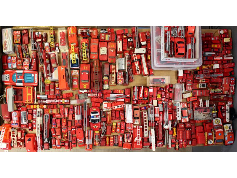 IMPORTANTE COLLECTION DE VEHICULES DE POMPIERS...