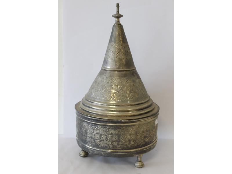 BOÎTE de forme tronconique en métal argenté,...