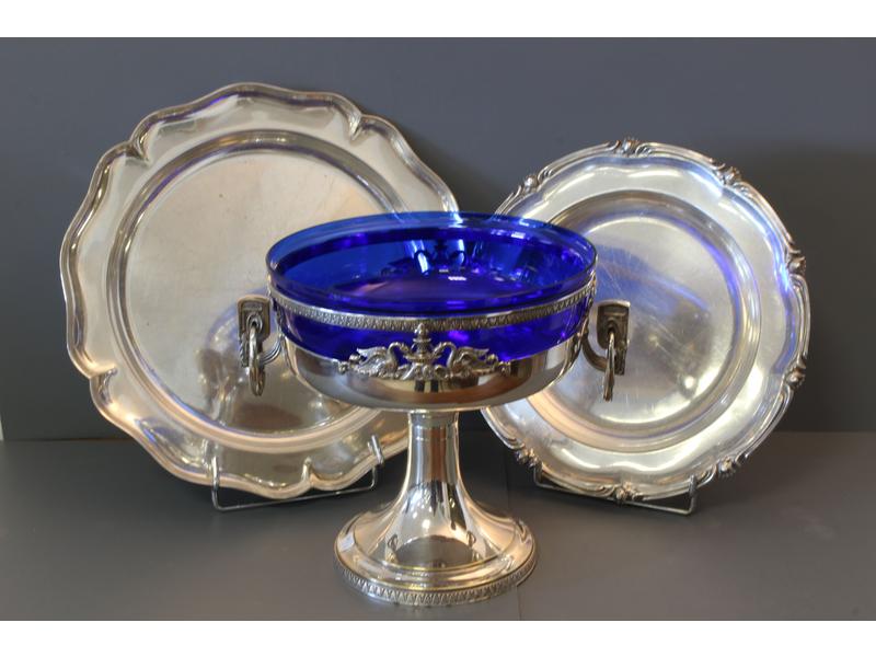 LOT DE METAL ARGENTE comprenant deux plats...