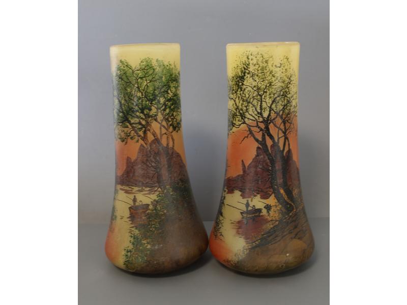 PAIRE DE VASES rouleau en verre teinté à...