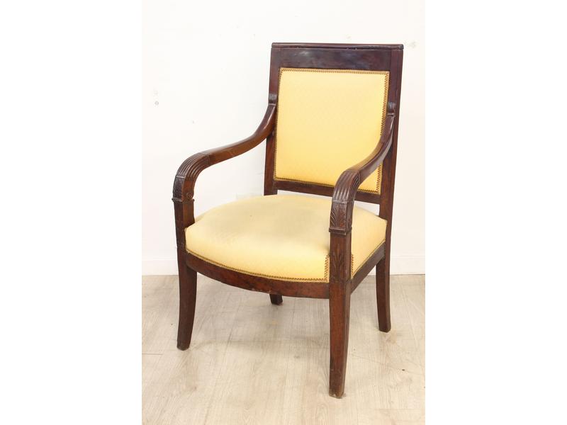 FAUTEUIL façon acajou.