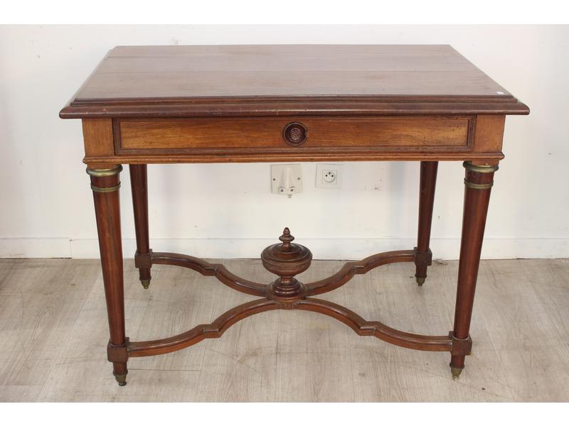 TABLE-BUREAU en acajou ouvrant à un tiroir...