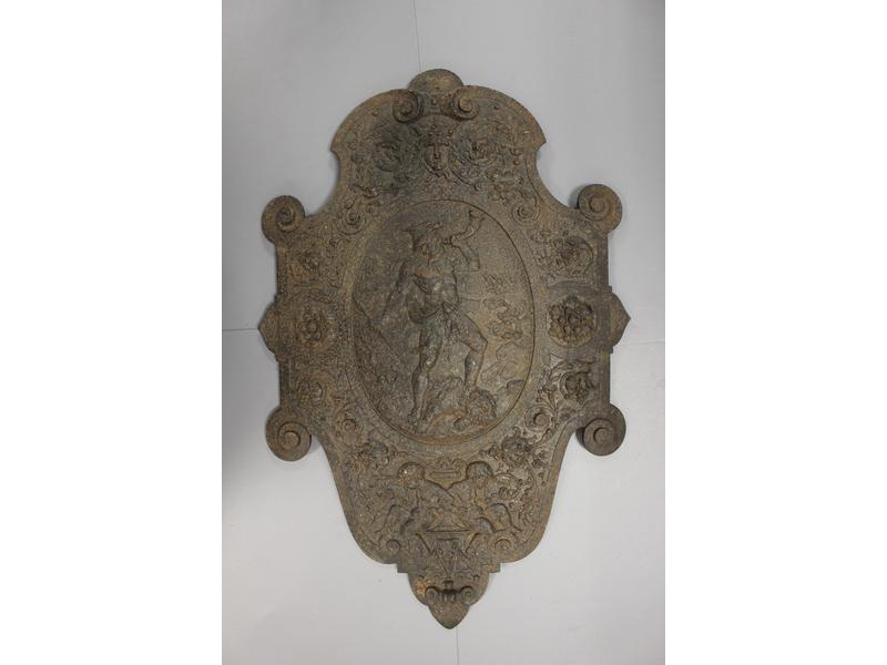 PLAQUE DE CHEMINÉE en fonte de fer en forme...