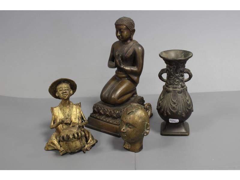 QUATRE PIÈCES en bronze :